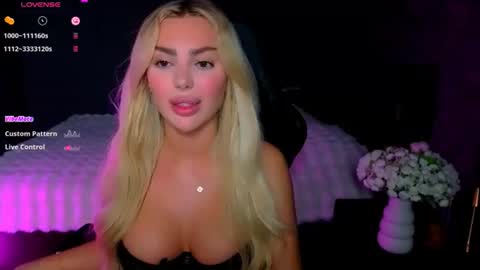 Snapshot of ayla_demir chatting on June 2026 08:00:01 PM Ayla Demir online show from June 2026 08:00:01 PM