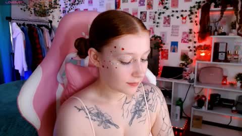 Ayla hill online show from November 2025 07:13:01 PM