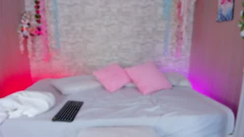 Snapshot of ayla_lux chatting on June 2026 05:43:02 AM Ayla online show from June 2026 05:43:02 AM
