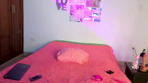 aylah_beckham online show from April 2026 11:47:01 AM