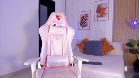 Ayleen online show from November 2025 01:25:02 PM