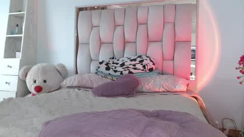 AYLEEN    online show from November 2025 09:06:02 PM