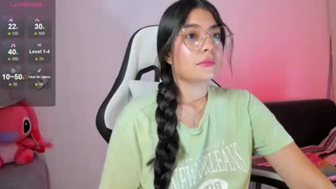 Snapshot of aylenmiller_ chatting on June 2026 01:04:01 AM Aylen online show from June 2026 01:04:01 AM