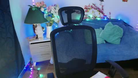 Aylin online show from March 2026 12:08:01 PM