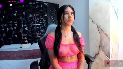 Snapshot of aylinlove_ chatting on June 2026 12:19:01 PM aylinlove_ online show from June 2026 12:19:01 PM