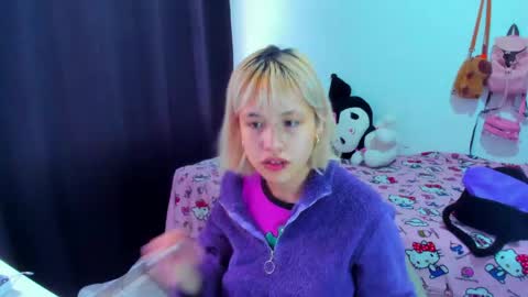 Azu Moure online show from April 2026 08:32:01 PM