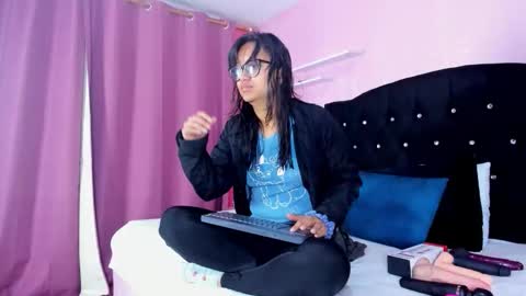 Snapshot of azul_moon chatting on December 2025 03:56:01 AM azul_moon online show from December 2025 03:56:01 AM