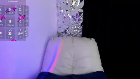 Queen B online show from October 2025 06:50:02 PM