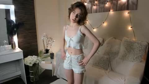 Shayna online show from November 2025 03:12:02 PM