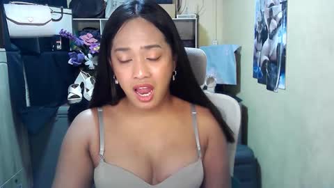 cassandra online show from September 2025 07:58:01 PM