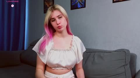 Snapshot of baby_claude chatting on June 2026 03:56:02 AM Kate online show from June 2026 03:56:02 AM