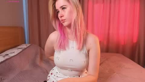 Snapshot of baby_claude chatting on June 2026 03:33:01 AM Kate online show from June 2026 03:33:01 AM