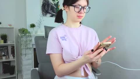 Evalena maybe just Eva online show from February 2026 09:02:02 AM