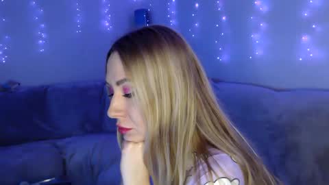 Snapshot of baby_hottye chatting on February 2025 09:25:02 PM Diva x  online show from February 2025 09:25:02 PM