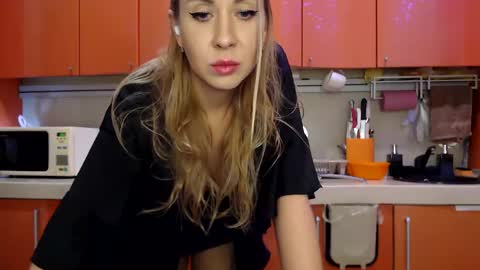 Snapshot of baby_hottye chatting on February 2025 06:59:01 PM Diva x  online show from February 2025 06:59:01 PM