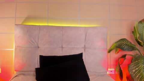 Moon online show from October 2025 04:24:01 AM