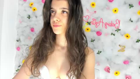 Snapshot of babyaylin chatting on February 2025 05:45:02 AM Aylin  online show from February 2025 05:45:02 AM