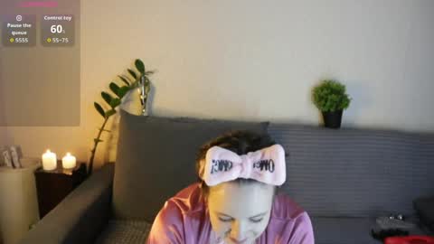 Babyhotgirlq online show from April 2026 08:19:01 AM