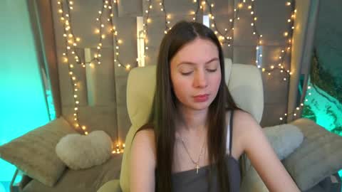Lady Vi online show from May 2026 02:02:01 PM