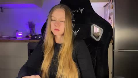 Snapshot of babyytonight chatting on September 2025 08:52:02 AM NEXT STREAM 1AM GMT3 Alice online show from September 2025 08:52:02 AM