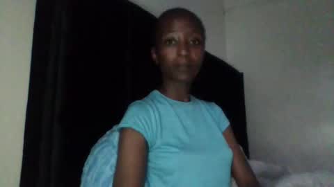 Snapshot of baddie_bunnie chatting on November 2025 03:37:02 PM baddie_bunnie online show from November 2025 03:37:02 PM