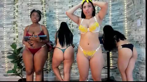 Snapshot of badgirls_000 chatting on October 2025 11:33:02 AM candy and dayan online show from October 2025 11:33:02 AM