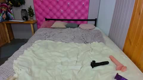 holly online show from February 2025 02:06:02 PM