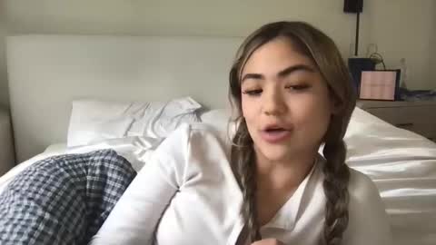 Elle online show from November 2025 08:43:01 PM