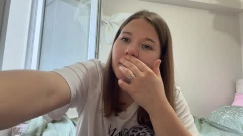 Snapshot of baosznejkowski chatting on May 2026 02:22:01 PM Sumi online show from May 2026 02:22:01 PM