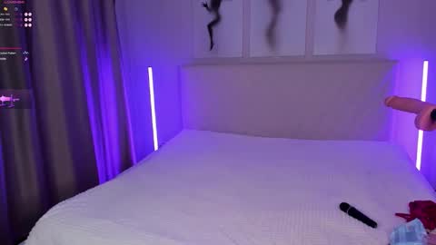  Emma online show from October 2025 09:04:02 PM