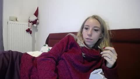 Snapshot of barelylegalblondy chatting on December 2024 08:11:02 AM Lena online show from December 2024 08:11:02 AM