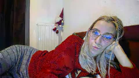 Snapshot of barelylegalblondy chatting on January 2025 06:37:02 PM Lena online show from January 2025 06:37:02 PM