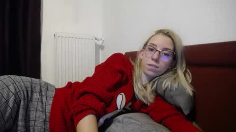 Snapshot of barelylegalblondy chatting on January 2025 08:02:01 PM Lena online show from January 2025 08:02:01 PM