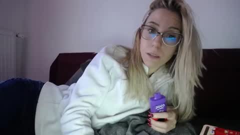 Snapshot of barelylegalblondy chatting on February 2025 01:09:02 PM Lena online show from February 2025 01:09:02 PM
