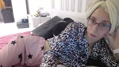 Snapshot of barelylegalblondy chatting on September 2025 05:46:01 PM Lena online show from September 2025 05:46:01 PM