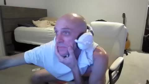 Snapshot of barryblackgun chatting on March 2025 05:23:02 AM barryblackgun online show from March 2025 05:23:02 AM