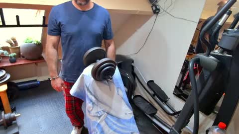 bazzz_8 online show from April 2026 05:14:02 PM