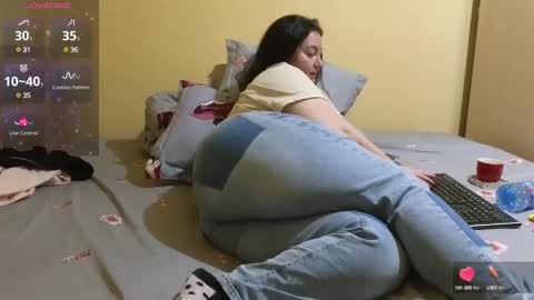 Snapshot of bbw_milf_4u chatting on March 2025 12:05:02 PM Emma online show from March 2025 12:05:02 PM