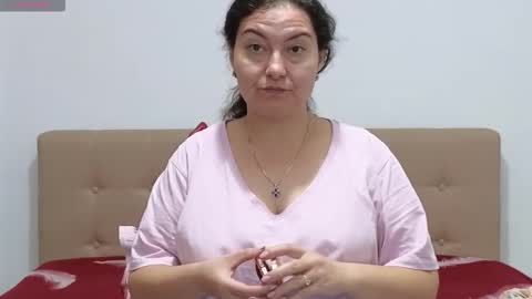 Snapshot of bbw_milf_4u chatting on October 2025 06:35:02 AM Emma online show from October 2025 06:35:02 AM