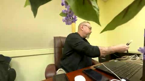 Snapshot of bdc007007 chatting on December 2025 05:42:02 PM bdc007007 online show from December 2025 05:42:02 PM