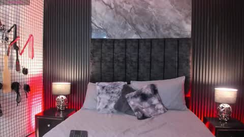 Danna  online show from February 2026 11:42:02 PM