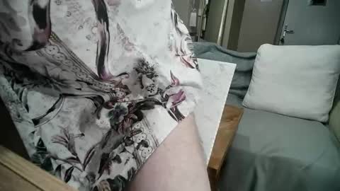 Snapshot of be4your_desire chatting on December 2024 08:22:02 AM mikiforfun online show from December 2024 08:22:02 AM