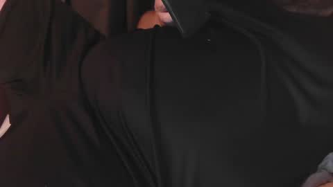 bear_man_oi online show from February 2025 02:59:01 PM