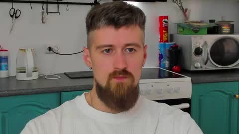 Snapshot of bearded_legend chatting on June 2026 02:42:02 AM Zeus online show from June 2026 02:42:02 AM