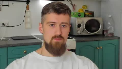 Snapshot of bearded_legend chatting on June 2026 05:12:01 AM Zeus online show from June 2026 05:12:01 AM