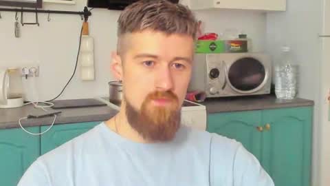 Snapshot of bearded_legend chatting on June 2026 01:43:02 AM Zeus online show from June 2026 01:43:02 AM
