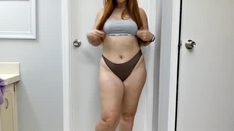 Snapshot of beautybomb_34 chatting on February 2025 11:22:01 AM Beautybomb 34 online show from February 2025 11:22:01 AM