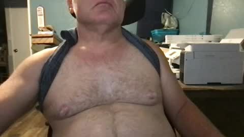 Snapshot of beckster040 chatting on June 2026 05:28:01 AM beckster online show from June 2026 05:28:01 AM