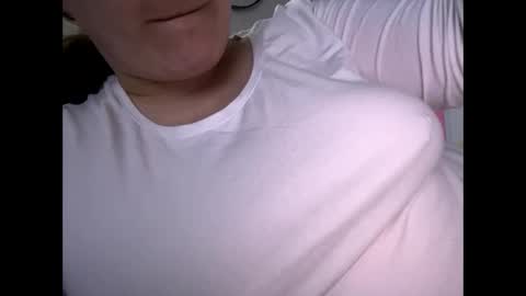 Snapshot of beeinmedeep chatting on October 2025 01:20:02 AM beeinmedeep online show from October 2025 01:20:02 AM