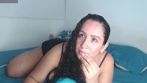 Snapshot of bela_hadid05 chatting on November 2025 12:02:01 AM hadid online show from November 2025 12:02:01 AM